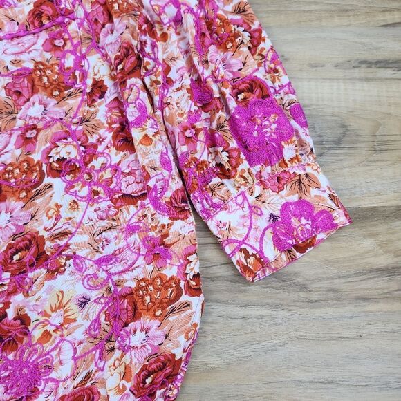 🩵Tru Luxe Jeans Pink Embroidered Floral Print Buttoned 3/4 Sleeve Top Small - Picture 7 of 12